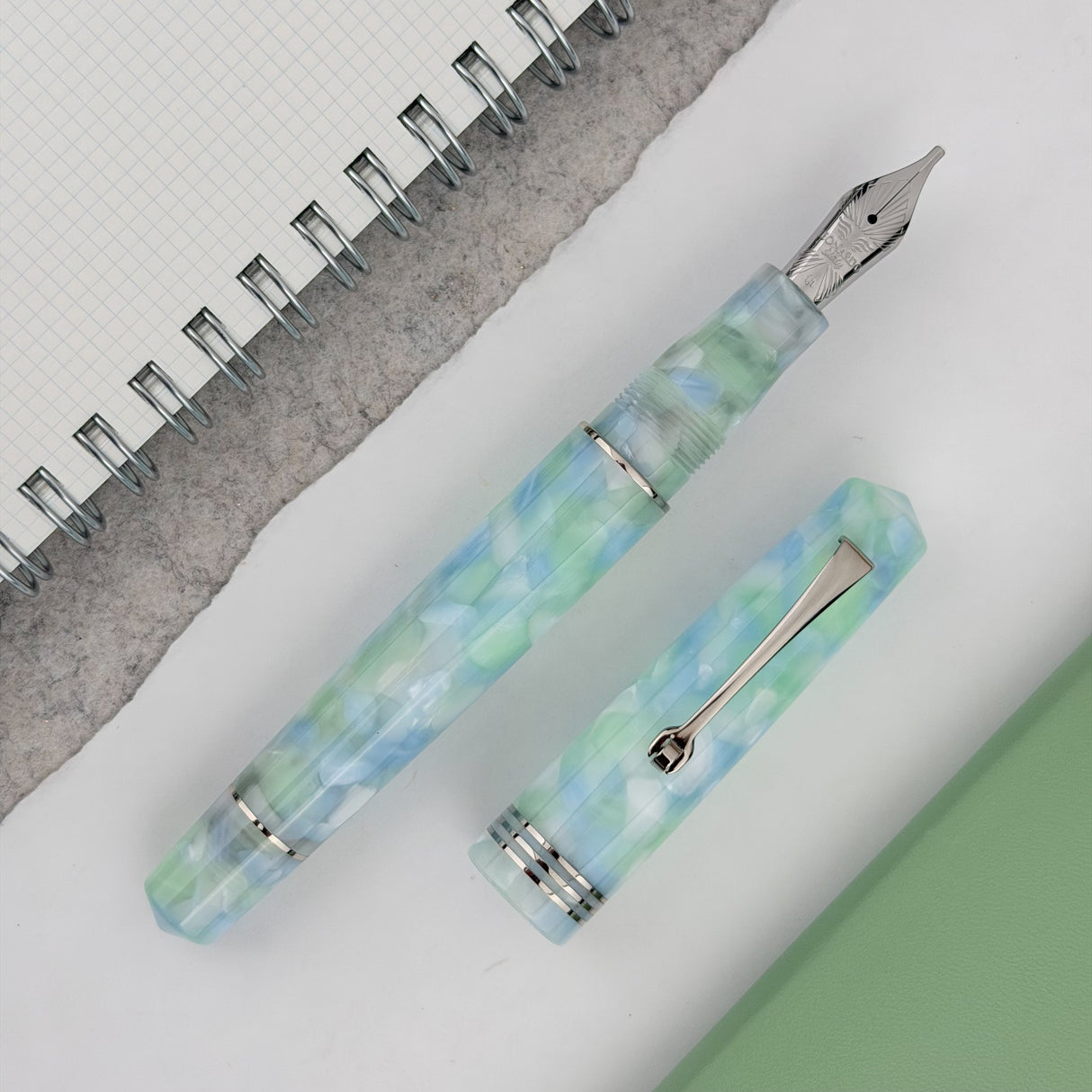 Leonardo Momento Zero Fountain Pen - Artica with Silver Trim (Limited Edition)