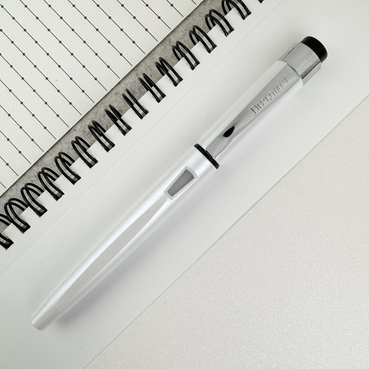 Diplomat Magnum Fountain Pen - Pearl White