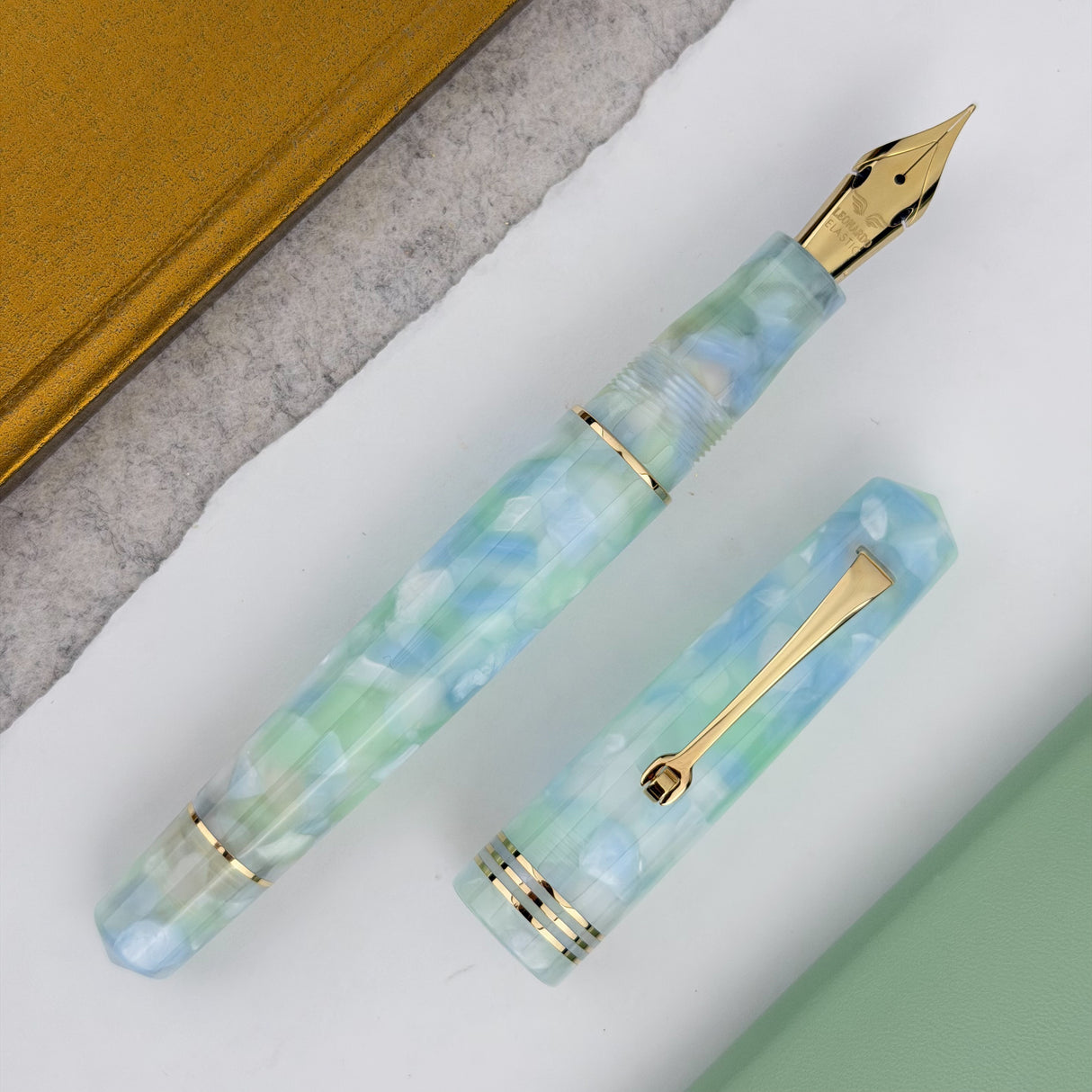 Leonardo Momento Zero Fountain Pen - Artica with Gold Trim (Limited Edition)