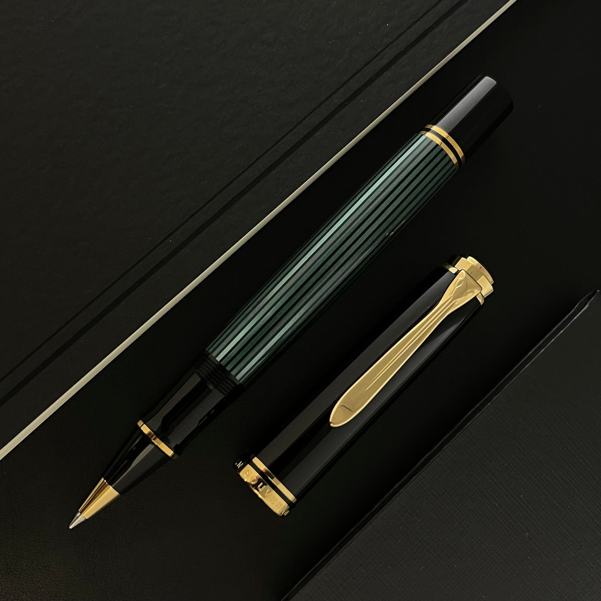 Pelikan Souveran R800 Rollerball Pen - Black-Green