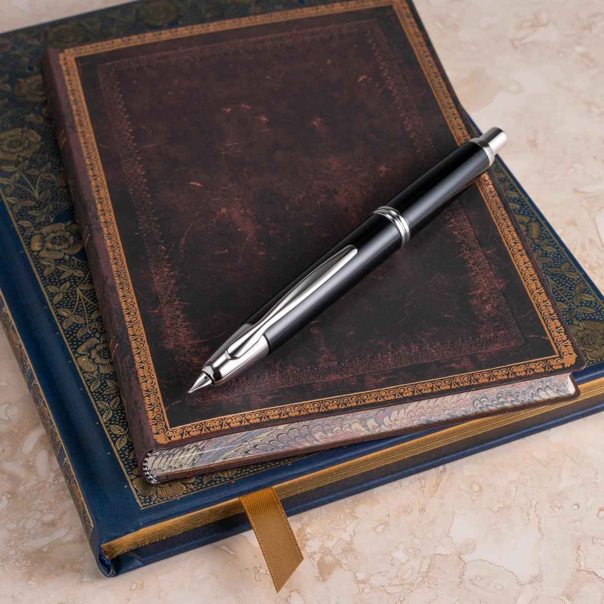 Pilot Vanishing Point Fountain Pen - Black | Atlas Stationers.
