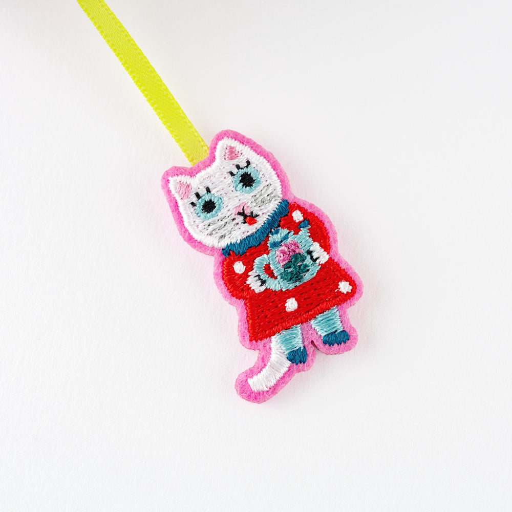 Hobonichi Emroidered Bookmark - Yumi Kitagishi: White Cat