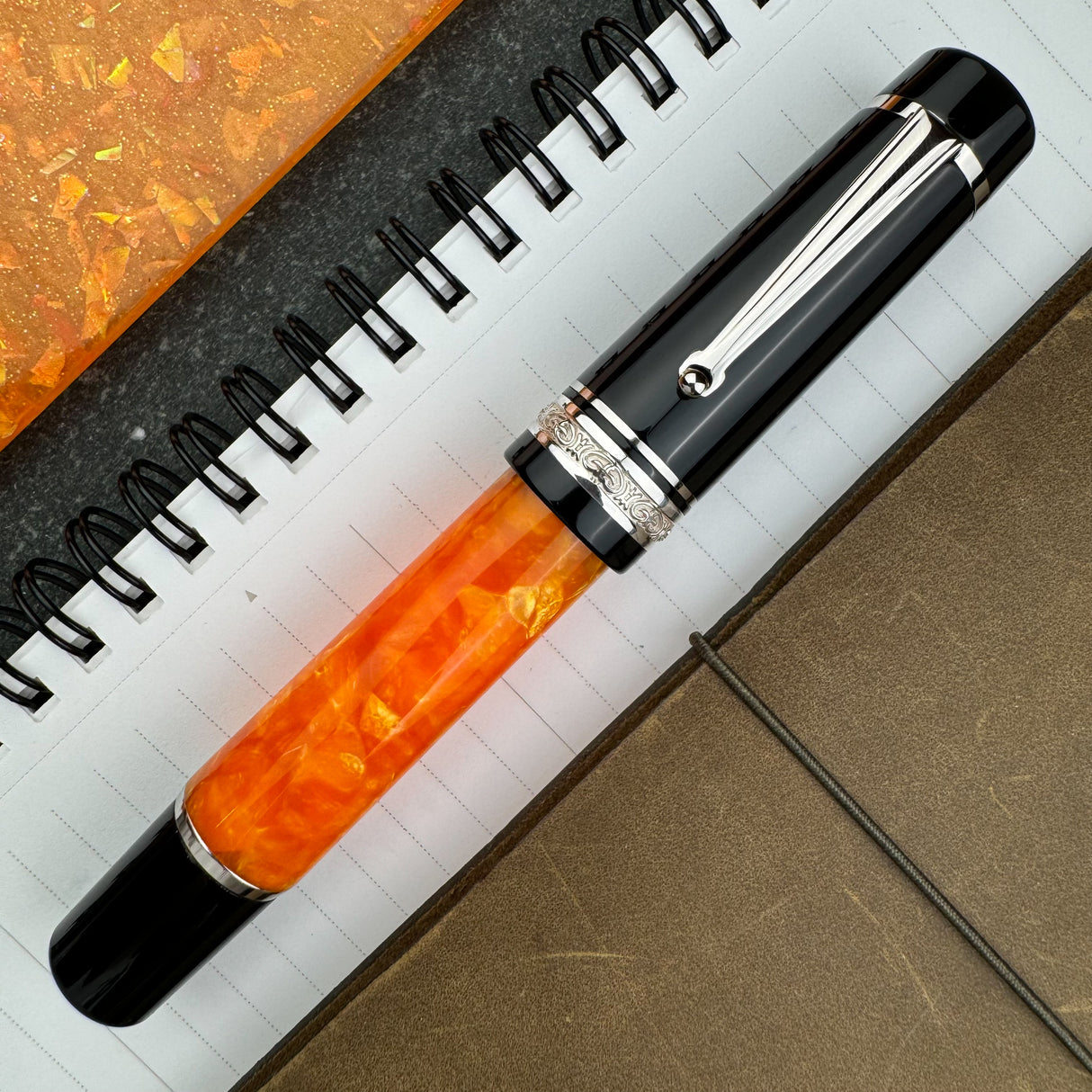 Delta DV Original Oversize Fountain Pen - 14kt Gold Nib w/ Palladium Trim