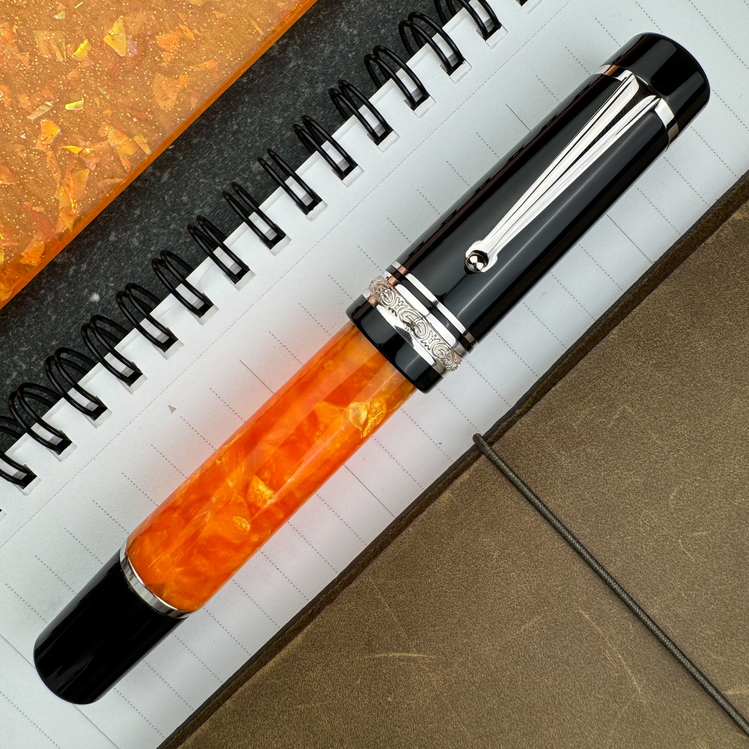 Delta DV Original Oversize Fountain Pen - 14kt Gold Nib w/ Palladium Trim