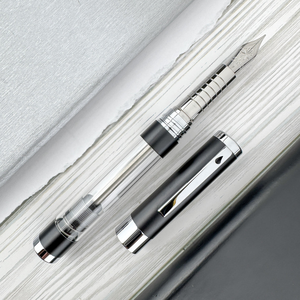 Diplomat Nexus Fountain Pen - Demo Black/Chrome