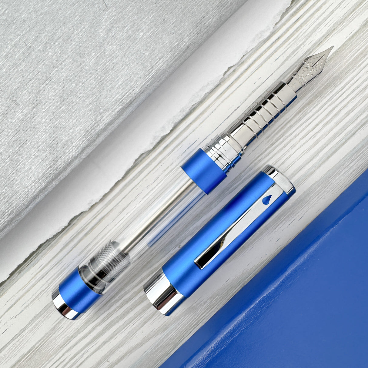 Diplomat Nexus Fountain Pen - Demo Blue/Chrome