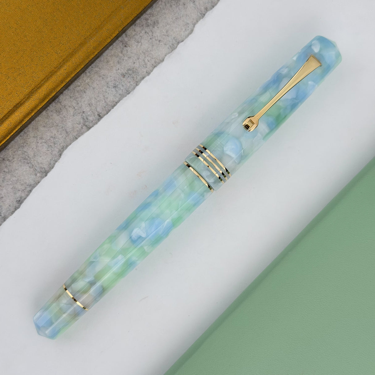 Leonardo Momento Zero Fountain Pen - Artica with Gold Trim (Limited Edition)