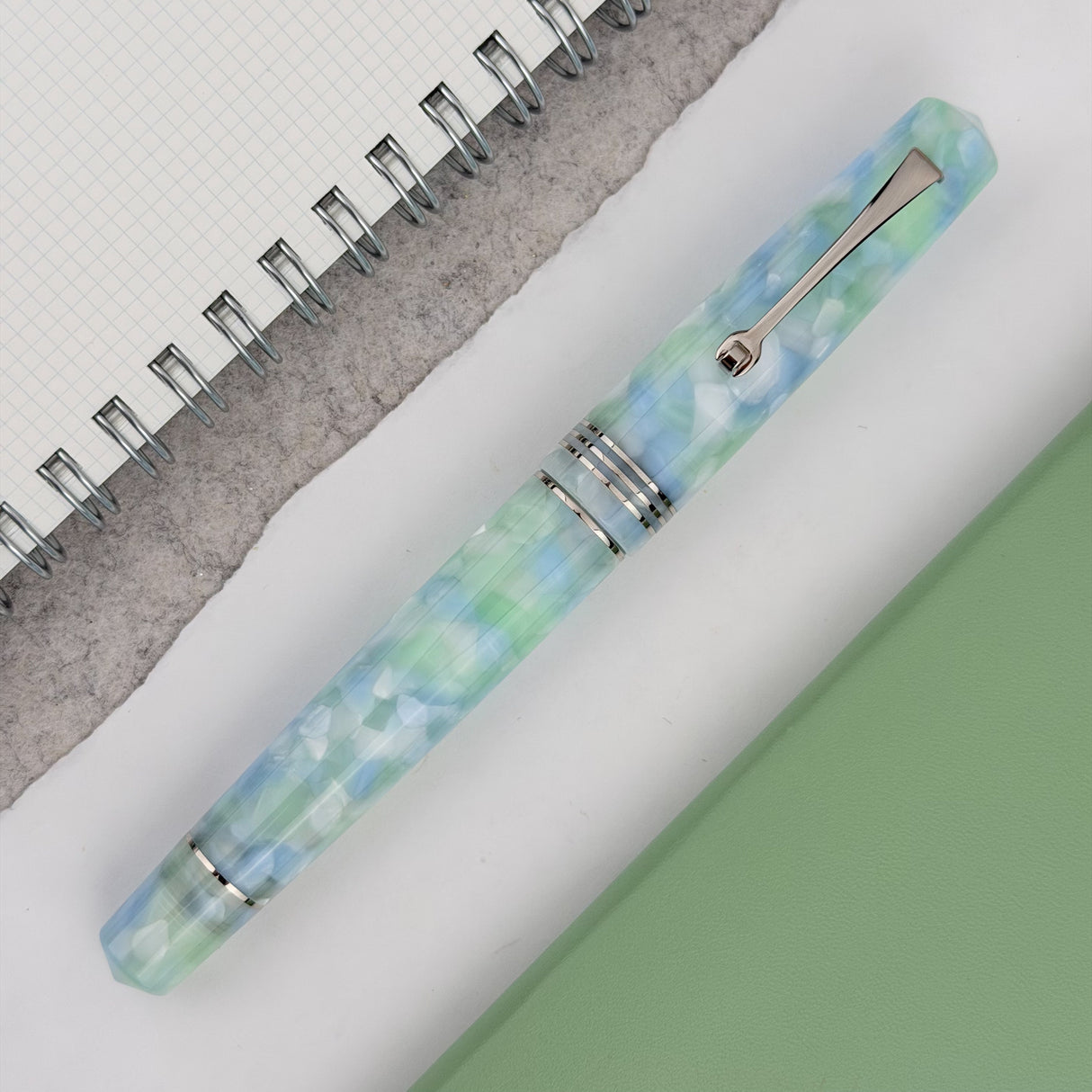 Leonardo Momento Zero Fountain Pen - Artica with Silver Trim (Limited Edition)