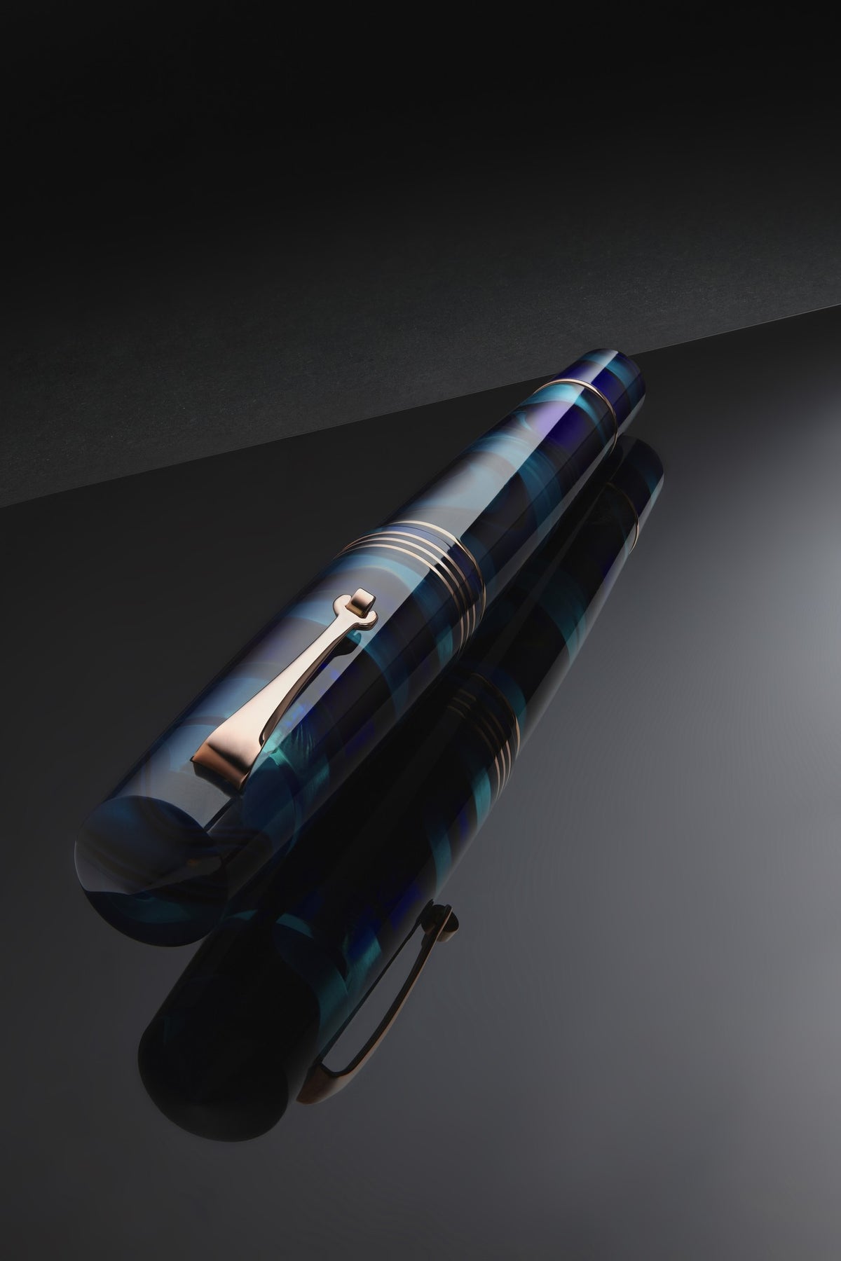 Leonardo Momento Zero Grande Eclipsis Moon fountain pen