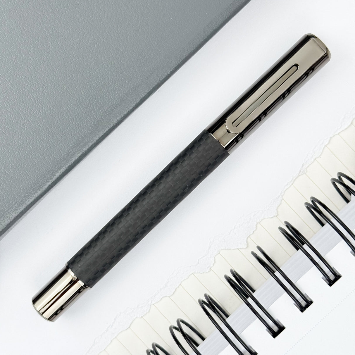 Monteverde Ritma Rollerball Pen - Matte Carbon Fiber