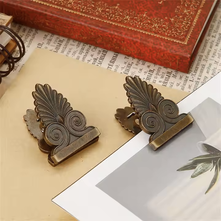 CoraCreaCrafts Ornament Mini Clip - Bronze