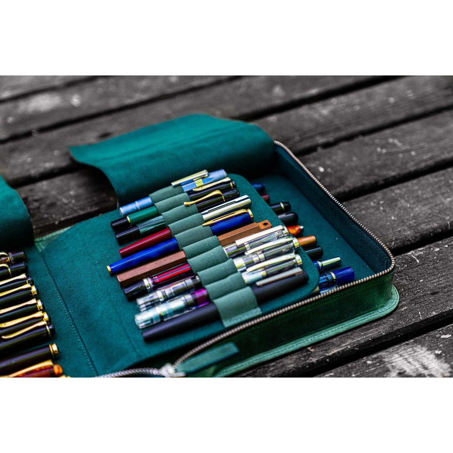 Galen Leather 40 Pen Zipper Case - Crazy Horse Green | Atlas Stationers.